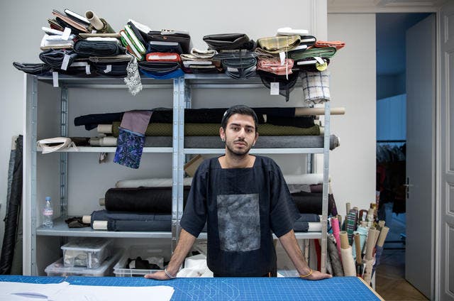 Student Rami Shalati im Atelier seines Ausbildungsbetriebs. (Bild: Pius Amrein (Luzern, 25. September 2017))