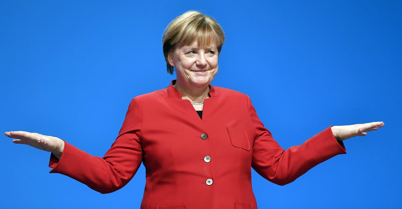 Nomination für 4. Amtszeit Merkel gibt am 20. November 2016 bekannt, dass sie für eine 4. Amtszeit als Bundeskanzlerin kandidieren will. Am 6. Dezember 2016 wird sie in Essen wieder zur Parteivorsitzenden der CDU gewählt. Zu diesem Zeitpunkt liegt die CDU bei Umfragen klar vorne.