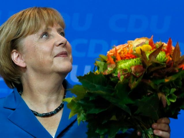 Kanzlerin Angela Merkel gewinnt mit CDU/CSU zwar die Wahlen, erleidet aber deutliche Verluste. Nach dem Scheitern der Jamaika-Koalition mit FDP und Grünen kommt es doch wieder zur Grossen Koalition mit der SPD. Am 14. März 2018 wird Merkel im Bundestag mit 364 Ja-Stimmen wieder zur Kanzlerin gewählt. 355 waren nötig, mindestens 35 Abgeordnete von SPD und CDU/CSU wählten sie nicht.