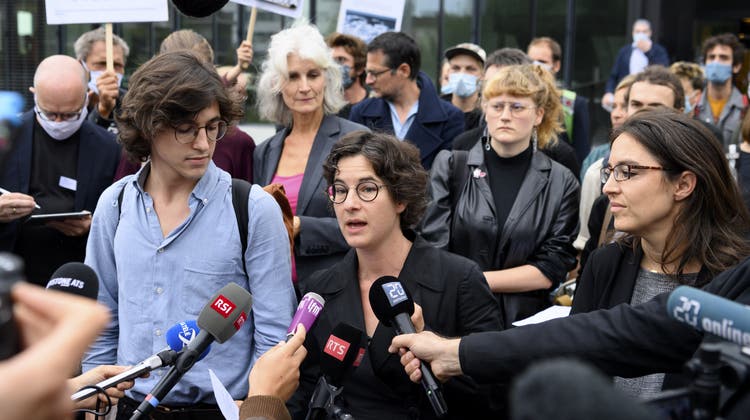 Eine der Anwältinnen der Klimaaktivisten nimmt nach dem Urteil des Kantonsgerichts Stellung. (Archivbild) (Keystone)