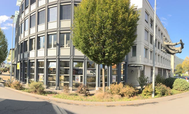 Im Postgebäude beim Bahnhofareal in Stans ist auch ein Teil der kantonalen Verwaltung untergebracht.