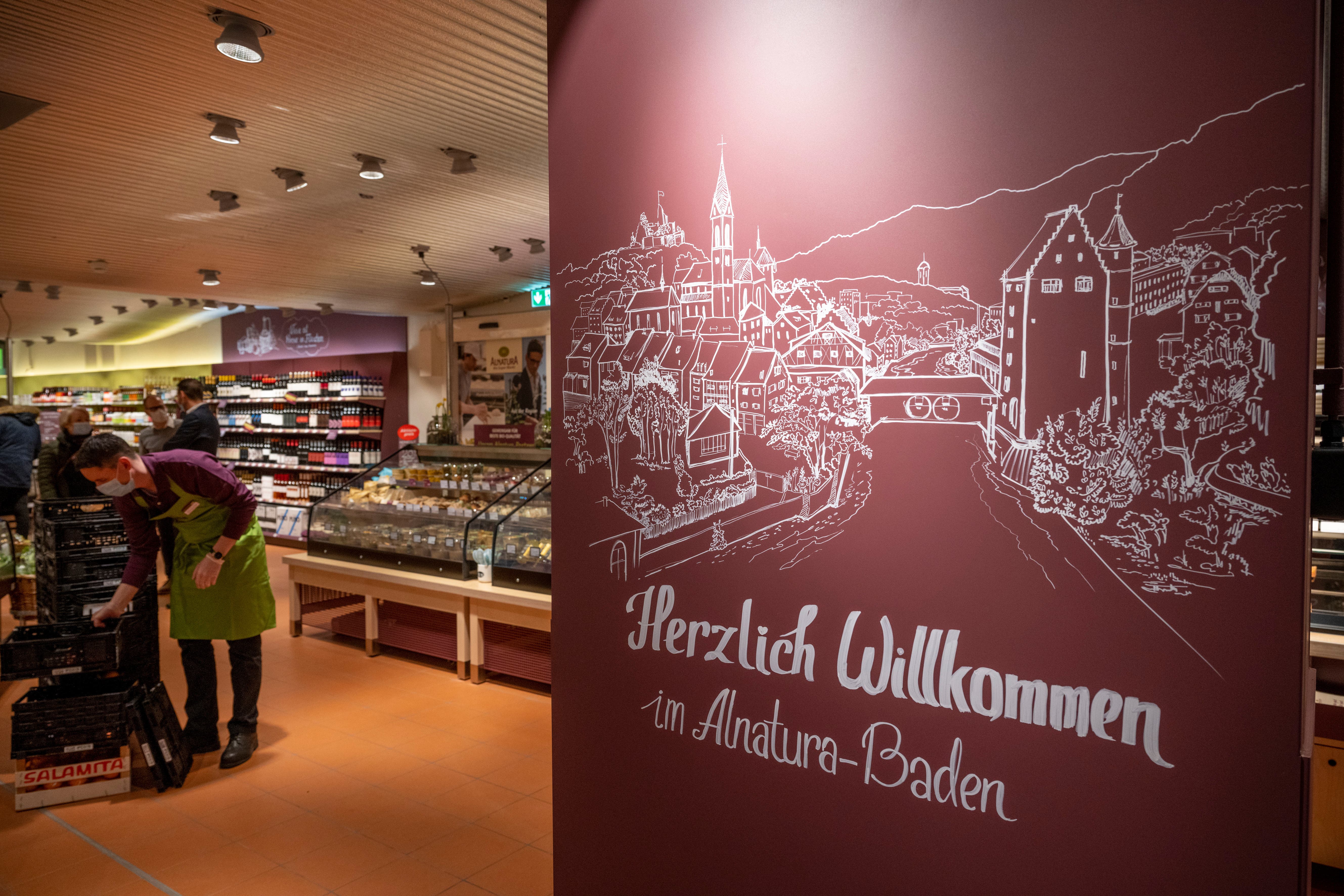 In Baden eröffnet der erste Alnatura Bio Super Markt mit Produkten von A bis Z.