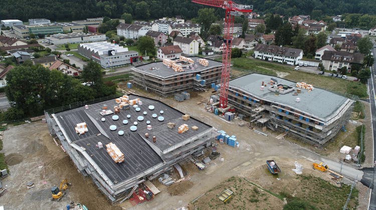 Der «Lindenpark», der derzeit auf der ehemaligen Hunzikerwiese in Balsthal gebaut wird, nimmt langsam Form an. (Bruno Kissling)