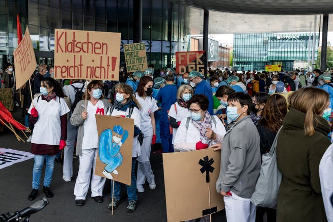 Am «Tag der Pflege» im vergangenen Oktober demonstrierten Pflegekräfte am «Walk of Care» in Basel.