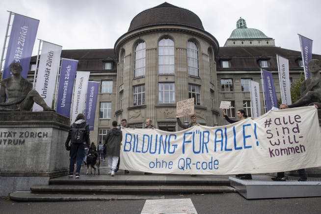 Im September demonstrierten Studierende gegen die Zertifikatspflicht an den Zürcher Hochschulen. (Archivbild)