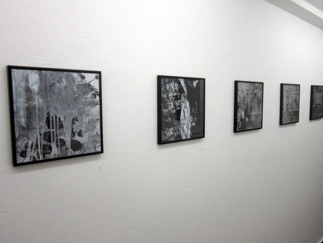Blick in die derzeitige Ausstellung in der Galerie Löiegruebe: Es sind Werke des Künstlerduos Gen Atem und Miriam Bossard ausgestellt.