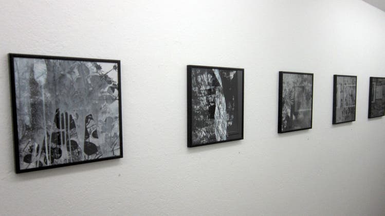 Blick in die derzeitige Ausstellung in der Galerie Löiegruebe: Es sind Werke des Künstlerduos Gen Atem und Miriam Bossard ausgestellt. (Eva Buhrfeind)