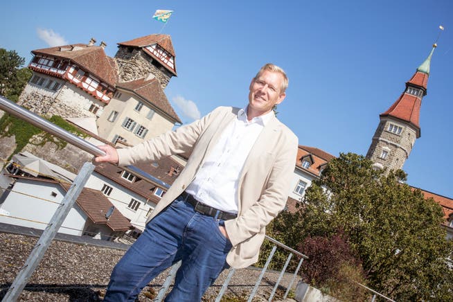Auf dem Dach der Schlossmühle, wo er arbeitet: Christoph Anneler, städtischer Liegenschaftenverwalter.