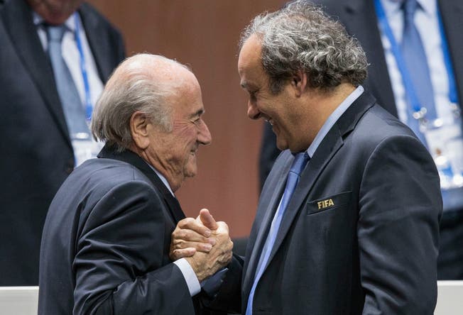 Michel Platini (l.) und Sepp Blatter im Mai 2015, als der Walliser erneut zum Fifa-Präsidenten gewählt wurde.