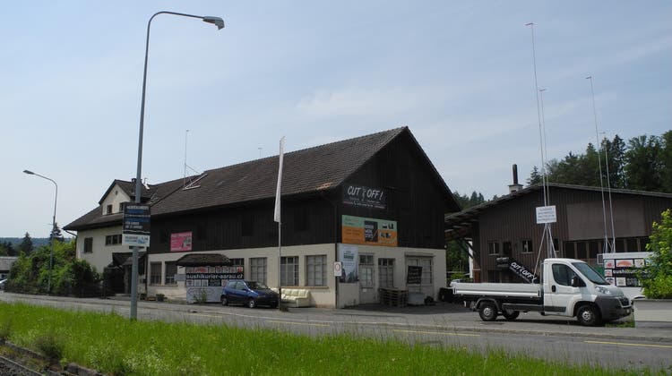 Die alten Häuser an der Tramstrasse 73 und 75 werden abgebrochen. Geplant ist ein Neubau: Wohn- und Gewerbehaus mit Coop-Tankstelle und Tiefgarage. (Daniel Vizentini (17.6.2021))