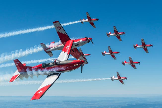 Die Flugstaffel «PC-7 Team» der Schweizer Luftwaffe wird am Wochenende in Ennetbürgen ihr Kunstflugprogramm zeigen.