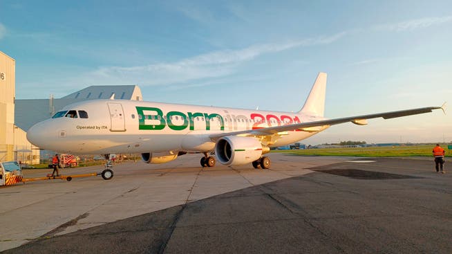 Dieser Airbus A320-200 wird nicht mehr unter dem Namen der Alitalia abheben, sondern unter dem der neuen Staatsairline Italia Trasporto Aereo (ITA).