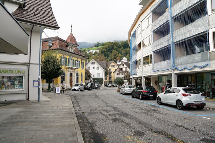 Die Sarner Poststrasse soll zu einer attraktiven Begegnungszone aufgewertet werden. 