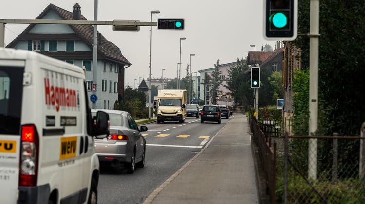 Die Seetalstrasse ist vom Verkehr stark belastet. (Dominik Wunderli (Emmen, 14. Oktober 2021))