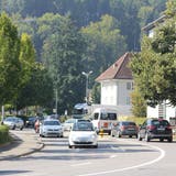 Die Kantonsstrasse durch Gränichen soll für über 23 Millionen Franken saniert werden. Samt neuer Kanalisation oder Strassenbeleuchtung zahlt die Gemeinde fast 15 Millionen. (Daniel Vizentini)