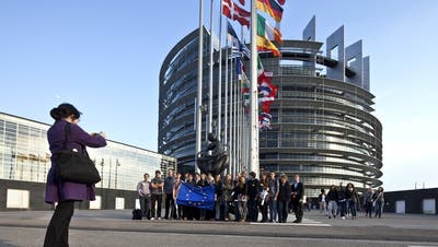Manche EU-Abgeordnete verdienen nebenbei ein Vielfaches ihres Parlamentarier-Gehalts. Bild: EU-Parlament in Strassburg. (Keystone)