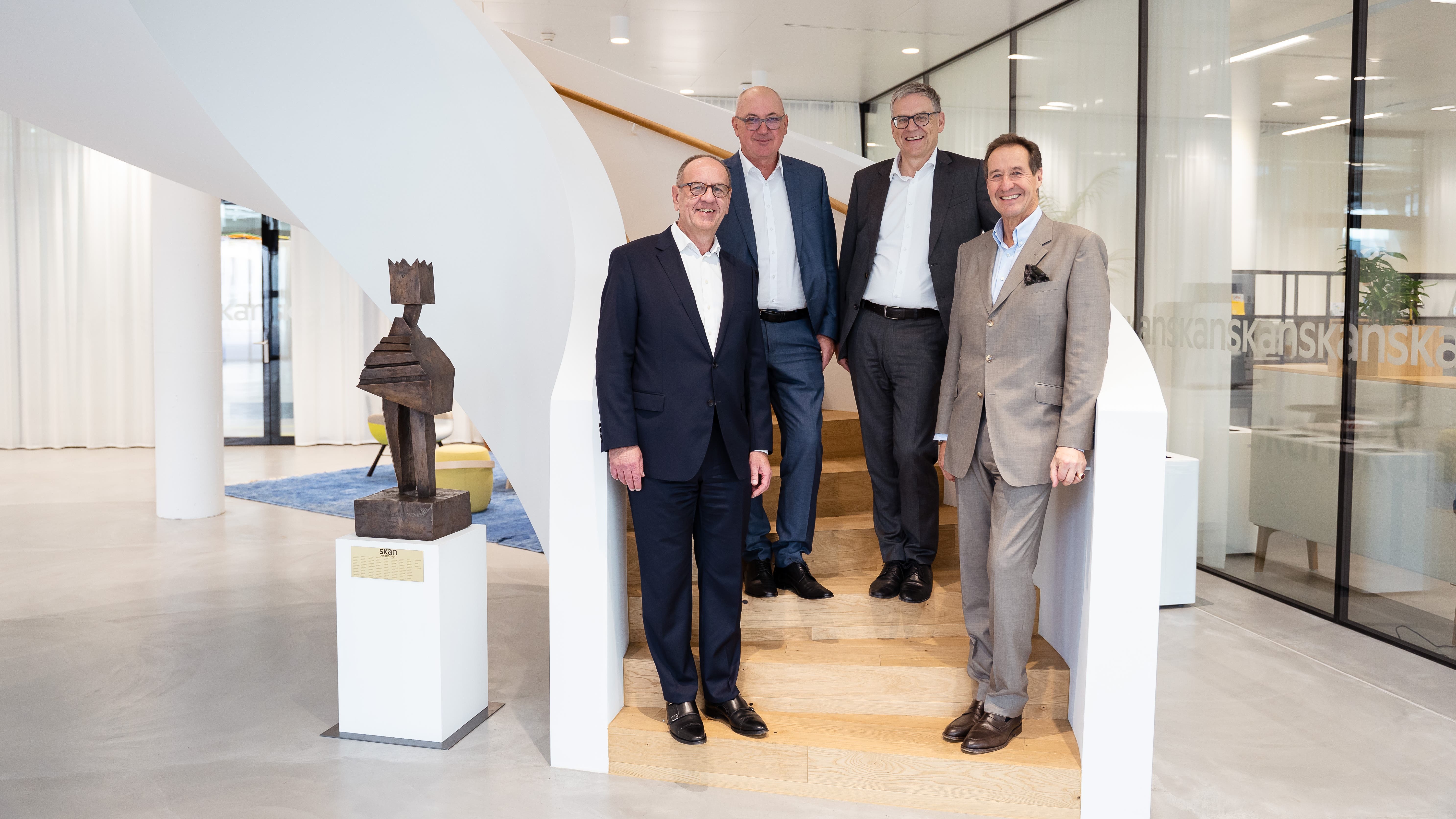 von links: Gert Thoenen, VR-Präsident Skan; Isaac Reber, Regierungsrat BL; Franz Fischer, Leiter Immobilien Suva; Samuel Schultze, Vorsitzender Geschäftsleitung Burckhardt+Partner.