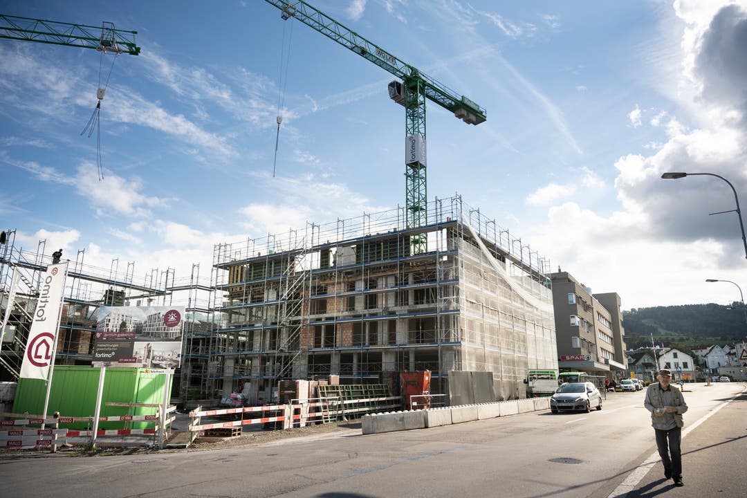 Oktober: Die neue Zentrumsüberbauung in Goldach an der Bahnhofstrasse wächst.