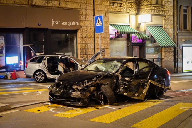 The passenger of the crashed car had to be released from the car by firefighters.
