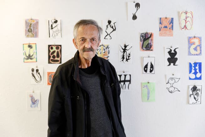 Der Luzerner Künstler Otto Lehmann (1943-2021) an einer Ausstellung im letzten Mai in Solothurn.