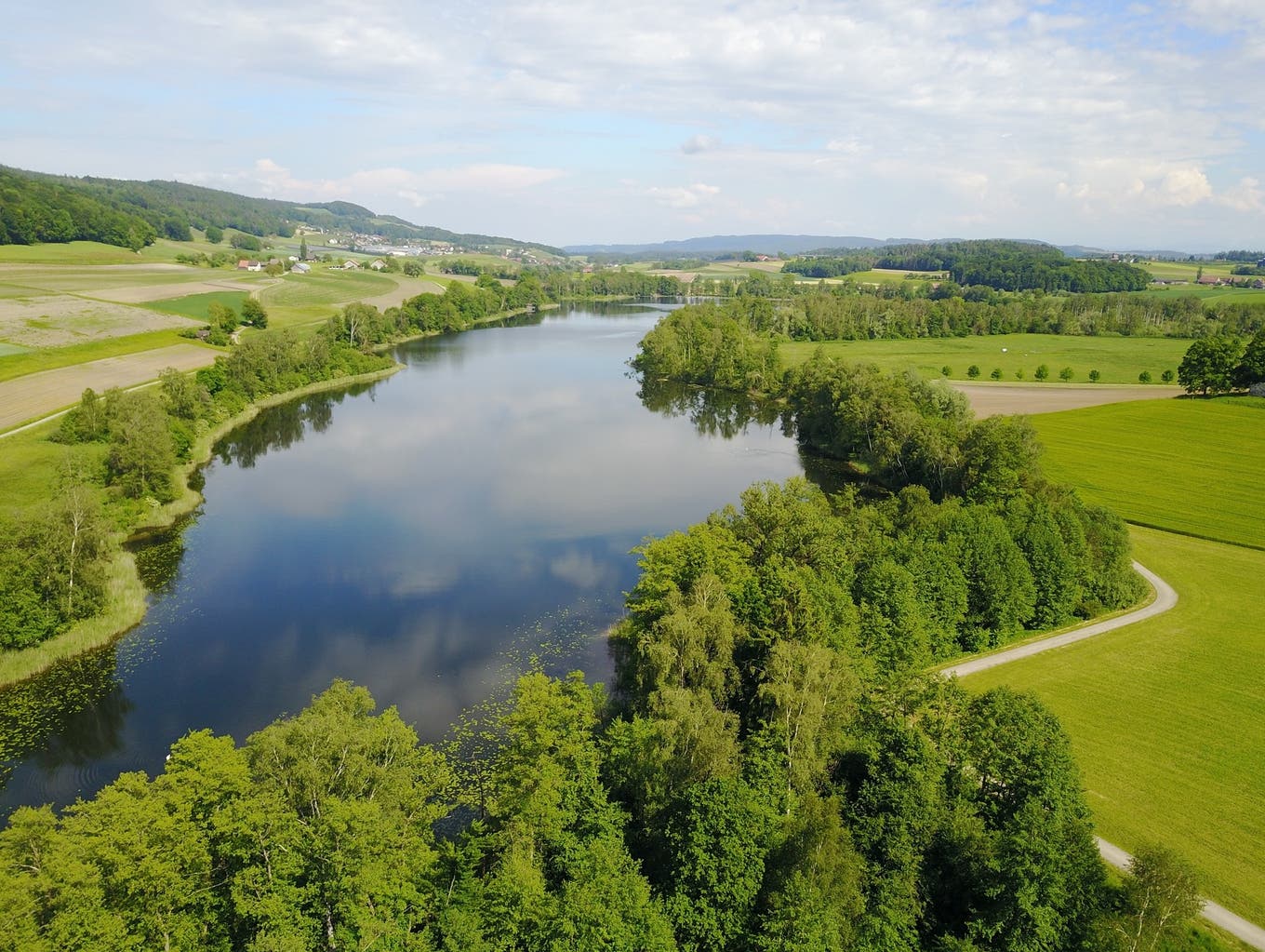 Drohnenaufnahme des Hüttwilersees.