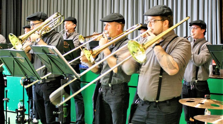 Die Schaffhauser Brassband Bächfraktion in Aktion. (Bild: Dieter Ritter)