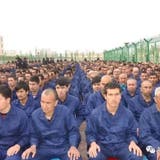 Ein rasugeschmuggeltes Bild aus einem der «Umerziehungscamps», wie China die Arbeitslager nennt, in denen hunderttausende Uiguren ein trauriges Dasein fristen müssen. (WeChat)