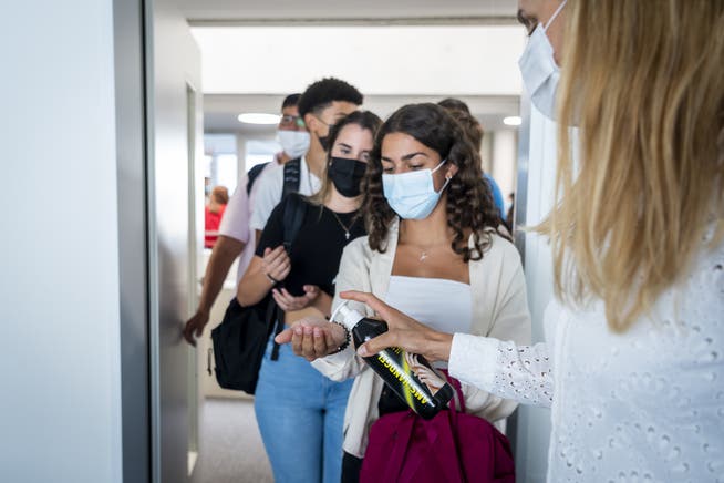 Die Maskenpflicht gilt auch in Schulzimmern ab der 5. Klasse und für alle Lehrpersonen.