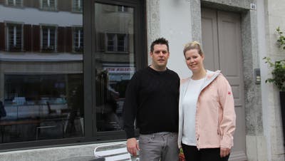 Carlo Uffer und Lorraine Meier hauchen dem Café Fridolin neues Leben ein. (Claudia Meier)