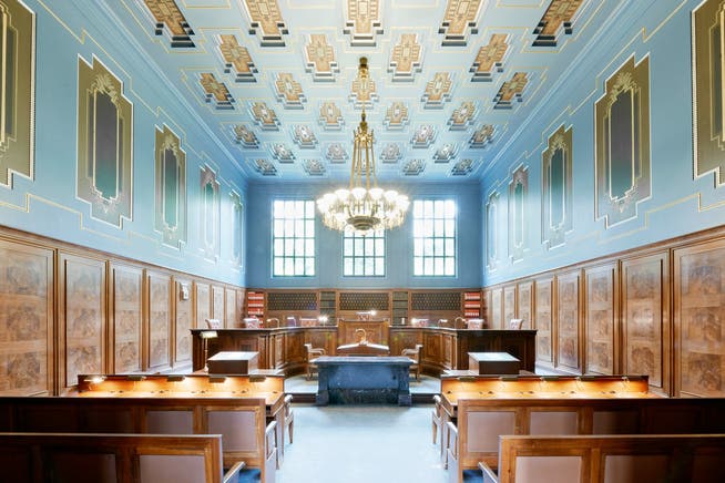 Bundesgericht in Lausanne: Blauer Gerichtssaal.