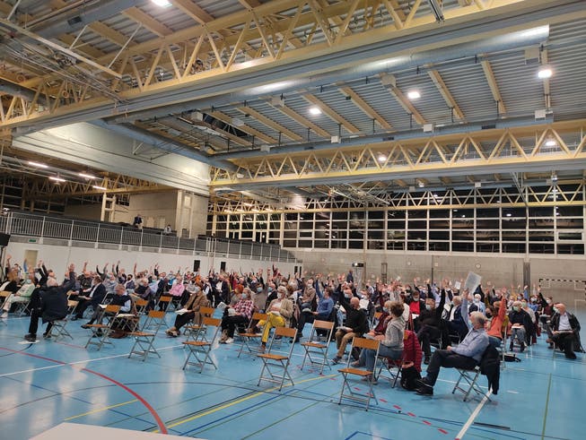 Der Entscheid fiel mit einer komfortablen Zwei-Drittels-Mehrheit: Die Ortsbürger bieten das Zeughaus-Areal dem Kanton im Baurecht für eine Kantonsschule an.