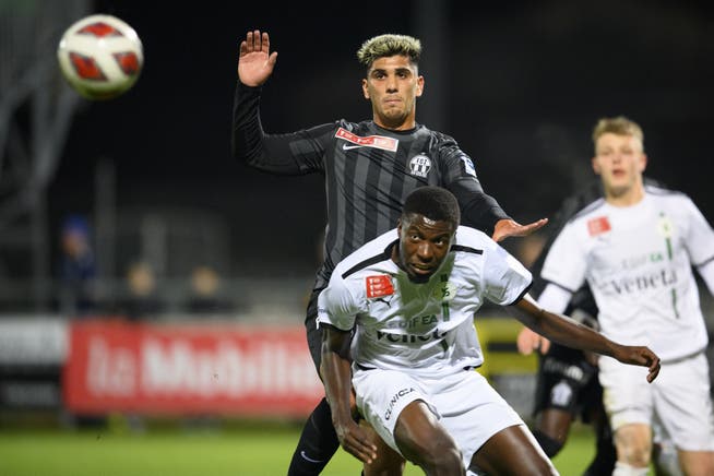 Der FC Zürich (schwarzes Trikot) verlor im Cup-Achtelfinal bei Yverdon-Sport nach Penaltyschiessen.