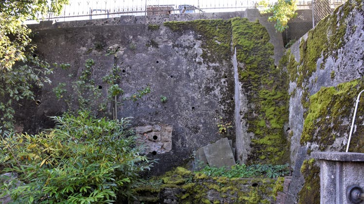Weil die Stützmauer am Südklosterrain in Muri in die Jahre gekommen ist, muss sie nun auf ihren Sanierungsbedarf untersucht werden.