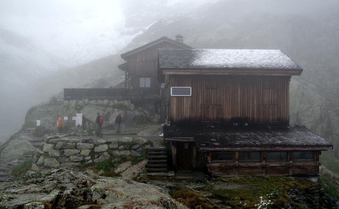 Die Berghütte am Lac Blanc bietet Schutz vor dem garstigen Wetter.