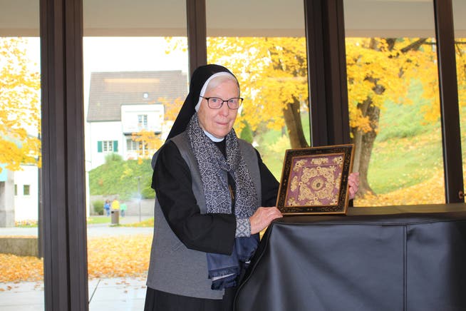 Schwester Elisabeth Müggler aus Schlieren hofft, die Kunst der Klosterarbeiten, die immer mehr verschwindet, in die Welt tragen und erhalten zu können.