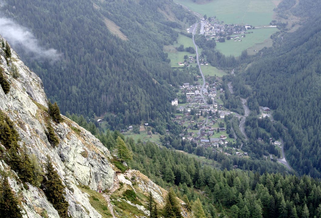 Die Kletterei wird mit einem herrlichen Blick ins Tal der Arve belohnt.