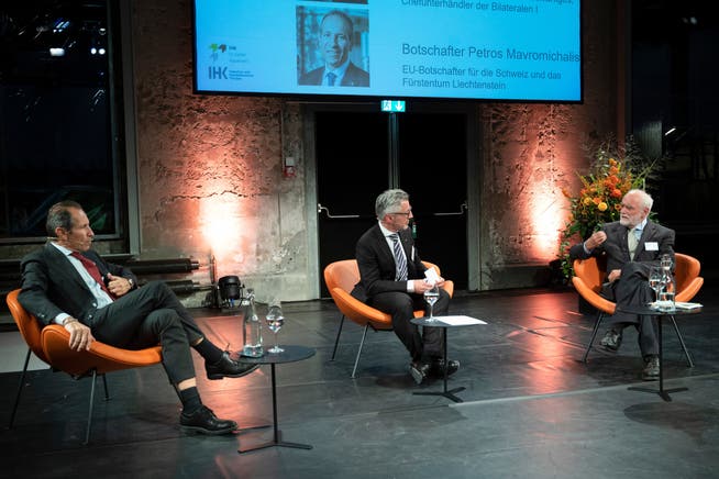 EU Ambassador Petros Mavromichalis and Jakob Kellenberger, former Swiss State Secretary for Foreign Affairs (right), in conversation with Markus Bänziger, Director of the St.Gallen-Appenzell Chamber of Commerce. 