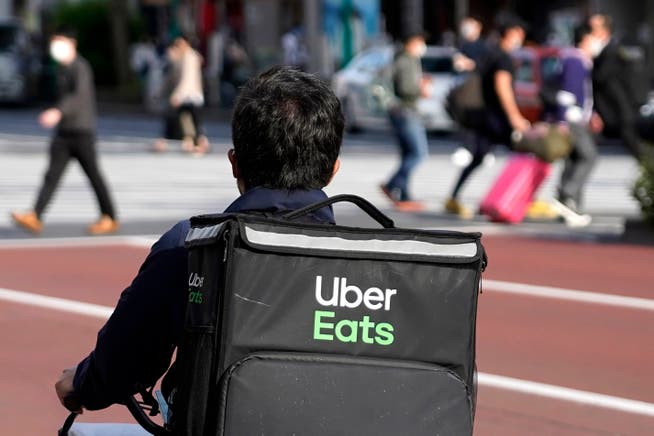 Durch Pandemie verstärkt: Essenlieferanten wie Uber Eats haben neuen Schwung erhalten. (Symbolbild)