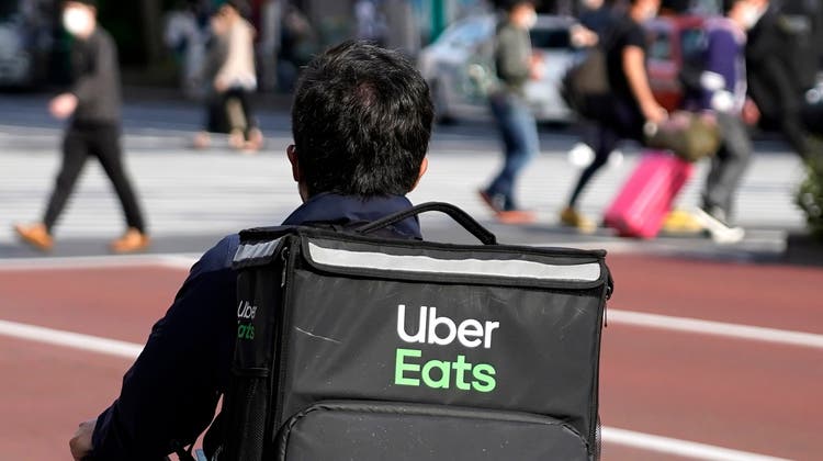 Durch Pandemie verstärkt: Essenlieferanten wie Uber Eats haben neuen Schwung erhalten. (Symbolbild) (Keystone)