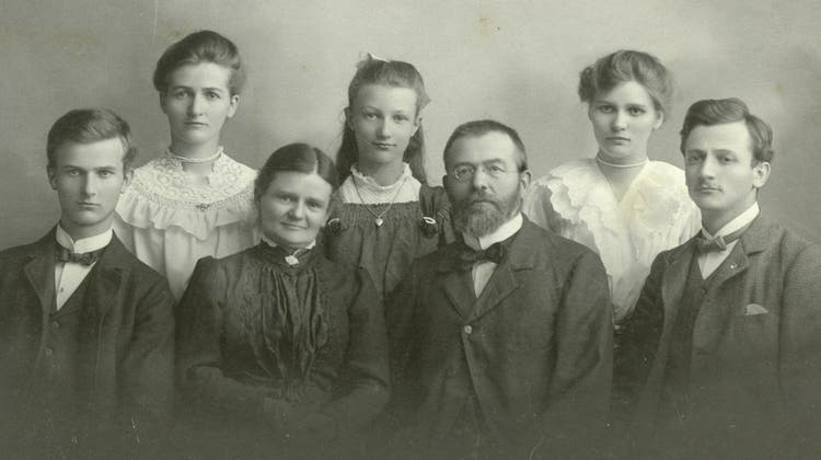 Alfred Gysin (vorne r.) mit seinen Eltern und vier Geschwistern (1906). (zvg/Staatsarchiv BL)