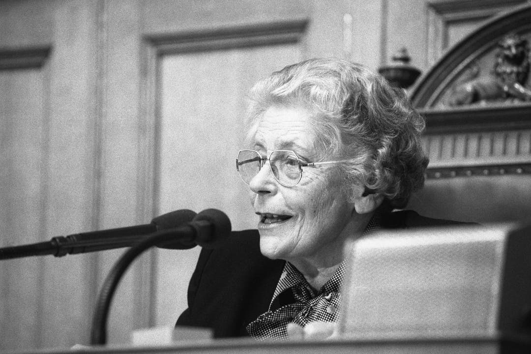 Darunter bedeutende Kämpferinnen für Frauenrechte: Zum Beispiel die ehemalige CVP-Nationalrätin Elisabeth Blunschy, die die Session leitete.