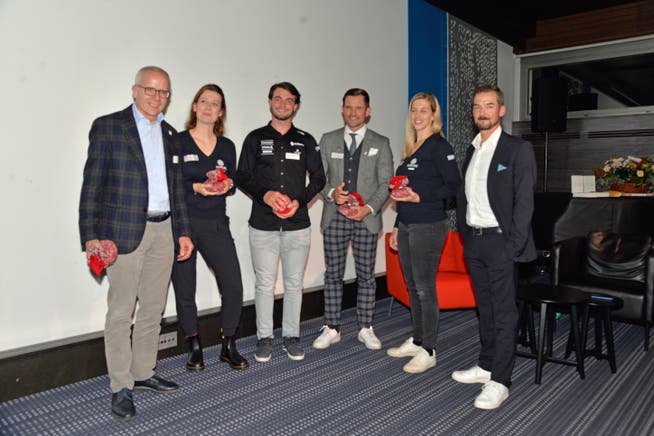 Urs Hunkeler, Hannah Mormann, Yannick Chabloz, Mike Kurt, Christine Urech und Philipp Hartmann (v.l.n.r.) am Nidwaldner Sportforum 2021.