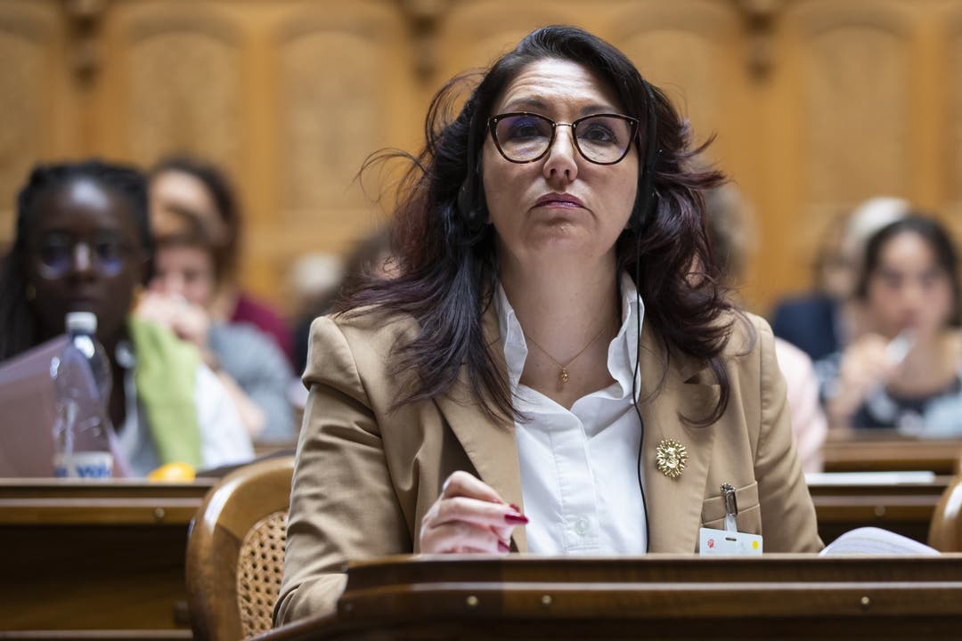 Paola Riva Gapany, Teilnehmerin an der Frauensession, verfolgt eine Abstimmung.