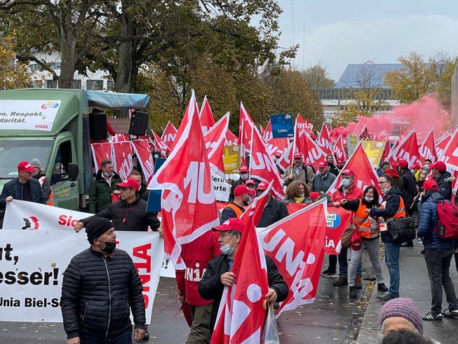 Die Demonstrationen der Gewerkschaften fanden zugleich in Olten und in Zürich statt. 