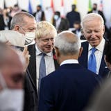 Der türkische Staatspräsident Recep Tayyip Erdoğan zusammen mit dem britischen Premierminister Boris Johnson und US-Präsident Joe Biden beim G20-Gipfel am Samstag in Rom. (Keystone)