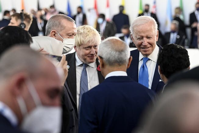 Der türkische Staatspräsident Recep Tayyip Erdoğan zusammen mit dem britischen Premierminister Boris Johnson und US-Präsident Joe Biden beim G20-Gipfel am Samstag in Rom.