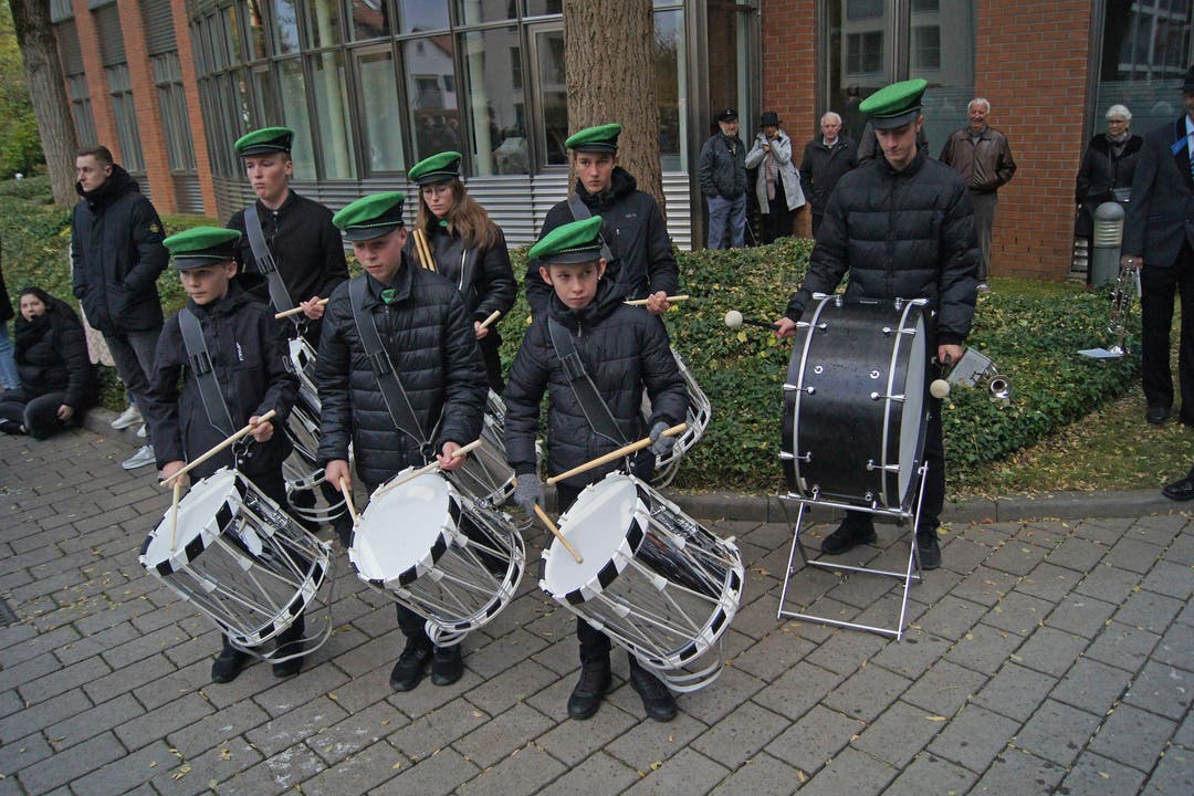 Der traditionelle Umzug mit den Tambouren der Stadtjugendmusik sowie der Stadtmusik Dietikon war ein Highlight.
