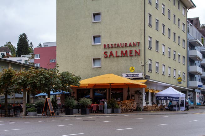 Das Restaurant Salmen betreibt zusammen mit der Rosenberg Apotheke aus Bassersdorf ein öffentliches Covid-Testcenter.