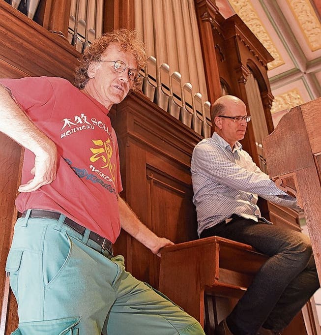 Orgelbauer Jörg Maurer und Organist Martin Küssner.