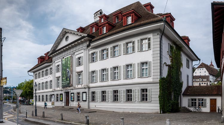 Das Naturmuseum (links) und das Historische Museum (rechts) sollten zusammengefasst werden und ins alte Zeughaus (in der Mitte im Hintergrund) umziehen. (Bild: Boris Bürgisser (Luzern, 14. September 2021))